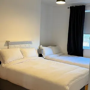 2-bedroom Apartment-dublin Centre شقة