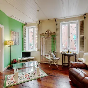 Essex Street Apartment *