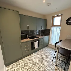 Two Bedroom Ground Floor Apartment, Professionally Managed アパート ダブリン