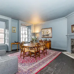 Leinster Apartment, 7 Henrietta Street, Centre Apartment
