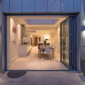 The Liam Neeson - Hiphipstay Ferienhaus