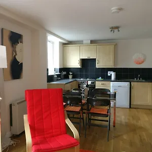 Metrostays - Antiques Quarter Apartment
