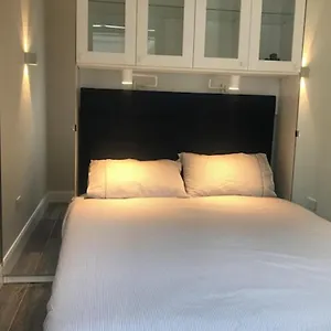 Holiday home Modern 1 Bed 1 Bath In Location *
