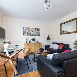 Beautiful 2-bedroom Maisonette Apartment