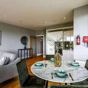 Private Available In Spacious High Rise With Park & View * Dublin