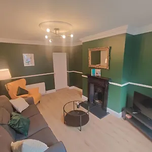 Feriehus Modern 4 Bedroom Townhouse In City Centre *