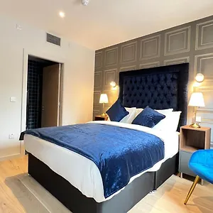 Merrion Square Apartment *