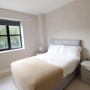 Inviting 2-bed In Apartment *