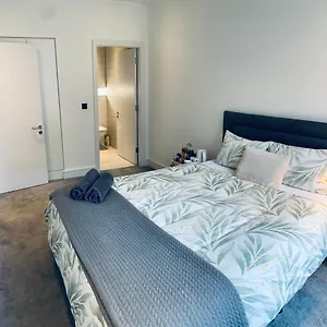 Modern Ensuite Double Bedroom 民宿