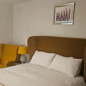 Abi's World Inn *
