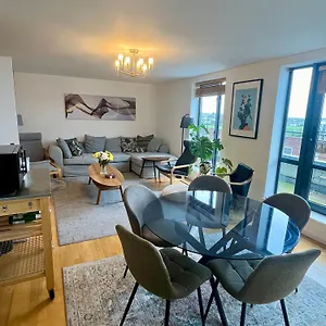 Entire In Exclusive Neighborhood - Comfortably Sleeps Up To 6 Guest * Dublin