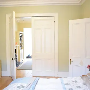 5 Bedroom House In Drumcondra Sleeps 10 Apartment