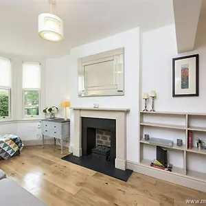 Cosy 2 Bedroom House In 4 Apartment Dublin