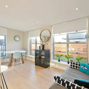 2 Bedroom Rooftop In Temple Bar Sleeps 6 *