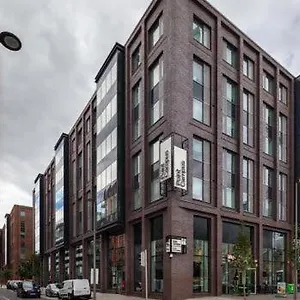 Zeni Ensuite, In The Vibrant Docklands *