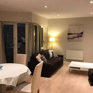 2 Bedroom Spacious And New Centre アパート