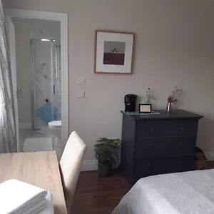 Ensuite At The Foot Of Mountains منزل للإقامة *