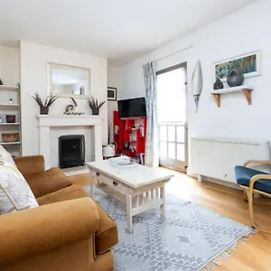 Artist's Central Apartment!