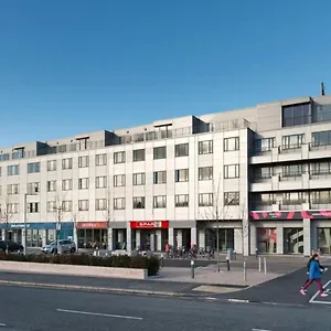 Refurbished Ensuite With Shared Kitchen At Montrose In Apartment *