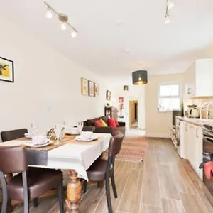 Apartment Charming Riverside - Minutes From