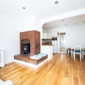 Homely 3 Bedroom House With A Balcony In Donnybrook Dublin