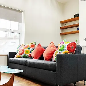 Stylish High Ceiling In South Center Apartament