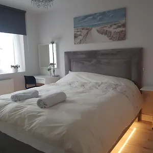 홈스테이 Barnoaks House - Private Ensuite Bathroom *