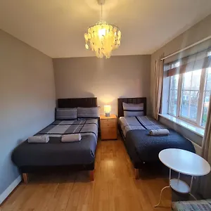 Homestay 3 Cosy Bedrooms Near Airport &