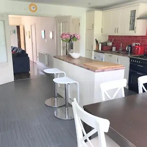Spacious 3 Bed Townhouse In 12 *