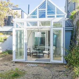 Guestready - Modernised In Monkstown ゲストハウス *