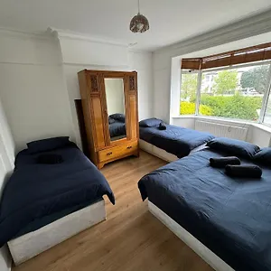 Big Family In At 2 Iveragh Rd-4 * Dublin