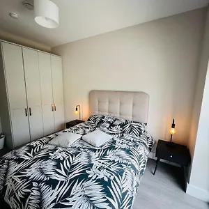Apartment Private King Size In Well Decorated Shared Flat