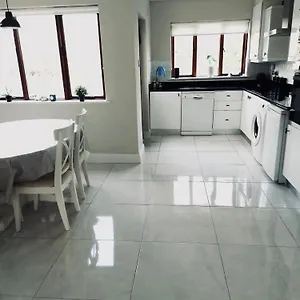 Holiday home 3 Bedroom Renovated