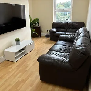Apartment Cozy Pink House Fairview 6 Beds