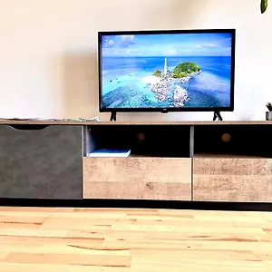Riverview Apartment *