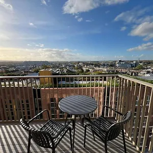Lovely 2 Bedroom 8