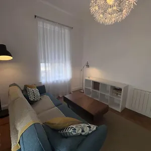 Stylish 2 Bedroom 2 *