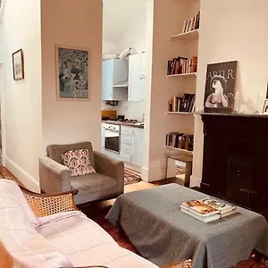 A Charming 1 Bed Artisan