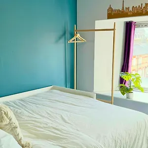 Cozy Double In Vibrant Smithfield
