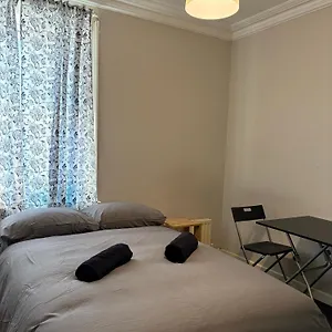 Superb Double Near Croke Park - 6 * Dublin
