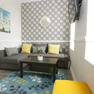 Amiens Street - 4 *
