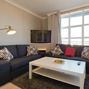 Pier 19 Apartment *