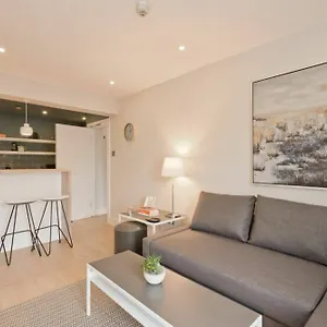 Apartment 2 Bedroom In Centre Sleeps 6 *
