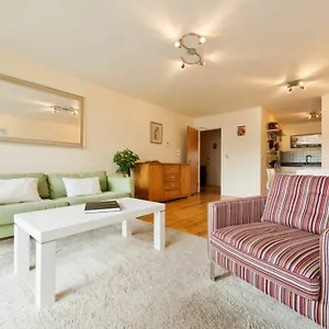 Apartment Spacious Dual-aspect 2 Bedroom