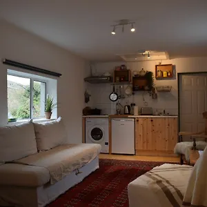 1 Bedroom Flat, Close To Centre *