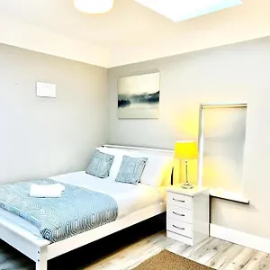 Daire Lovely Flat At Center