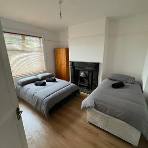 Very Nice Triple At 2 Iveragh Rd-5 ゲストハウス *