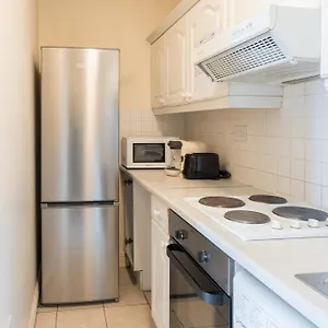 Lejlighed 2bd Flat In Heart Of *